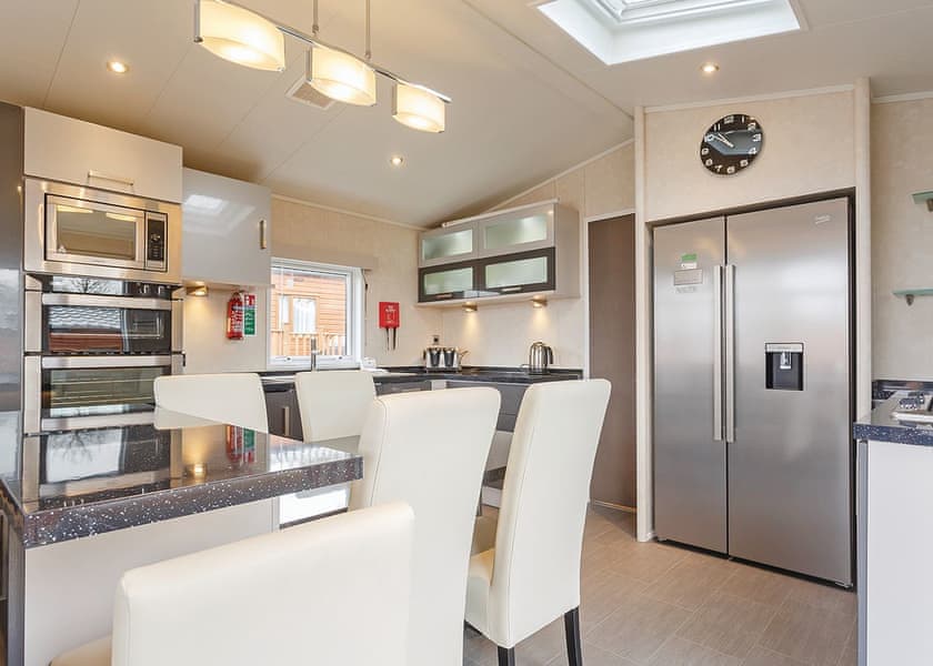 Comfort Plus 6 Hot Tub - Finlake Resort & Spa, Chudleigh, Newton Abbot