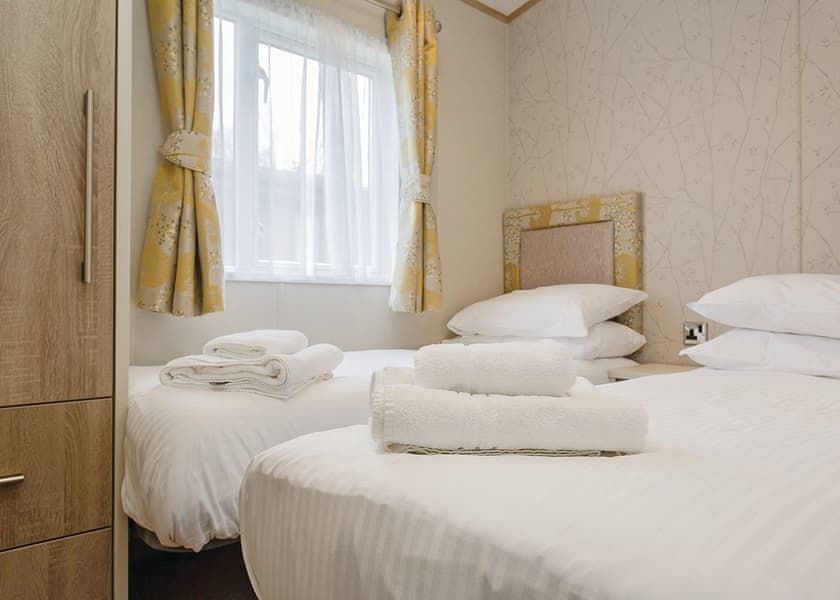 Comfort Plus 6 Hot Tub - Finlake Resort & Spa, Chudleigh, Newton Abbot