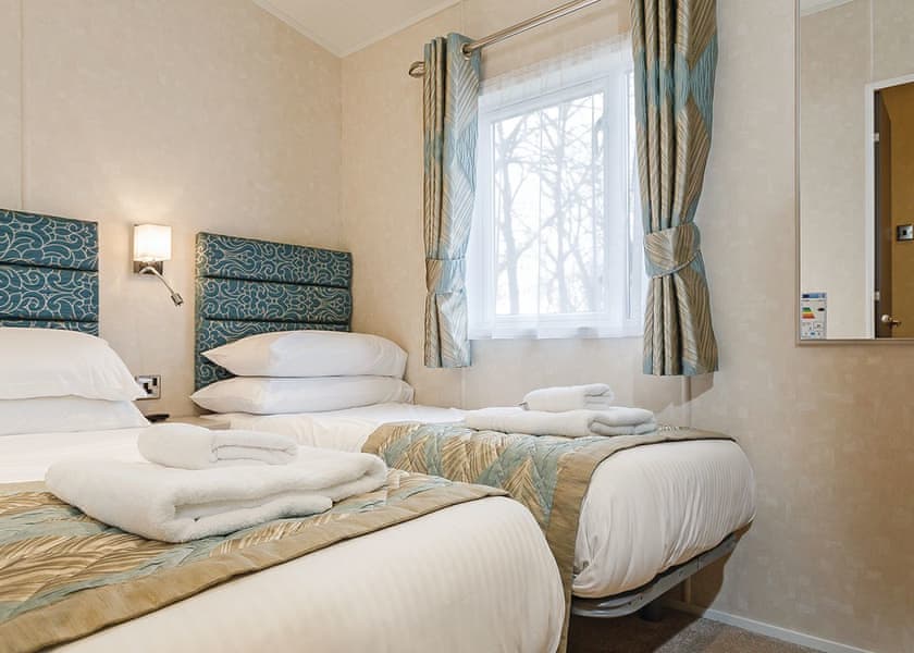 Comfort Plus 6 Hot Tub - Finlake Resort & Spa, Chudleigh, Newton Abbot