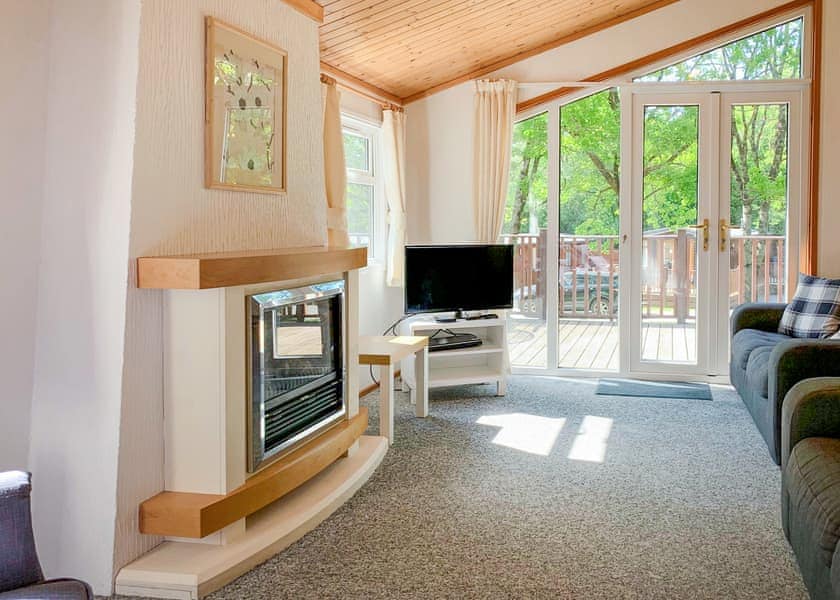 Classic Lodge Hot Tub 6 - Finlake Resort & Spa, Chudleigh, Newton Abbot