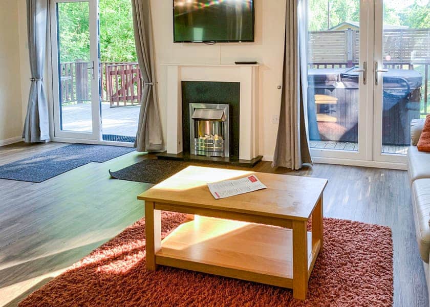 Classic Lodge Hot Tub 6 - Finlake Resort & Spa, Chudleigh, Newton Abbot