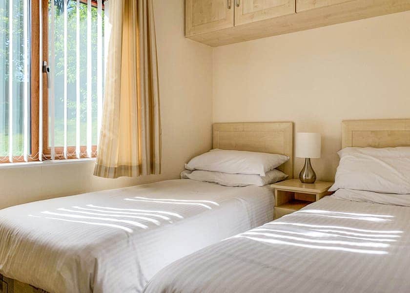 Classic Lodge Hot Tub 6 - Finlake Resort & Spa, Chudleigh, Newton Abbot