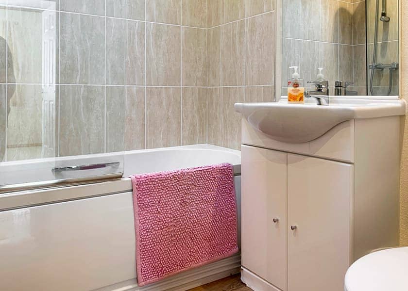 Classic Lodge Hot Tub 6 - Finlake Resort & Spa, Chudleigh, Newton Abbot
