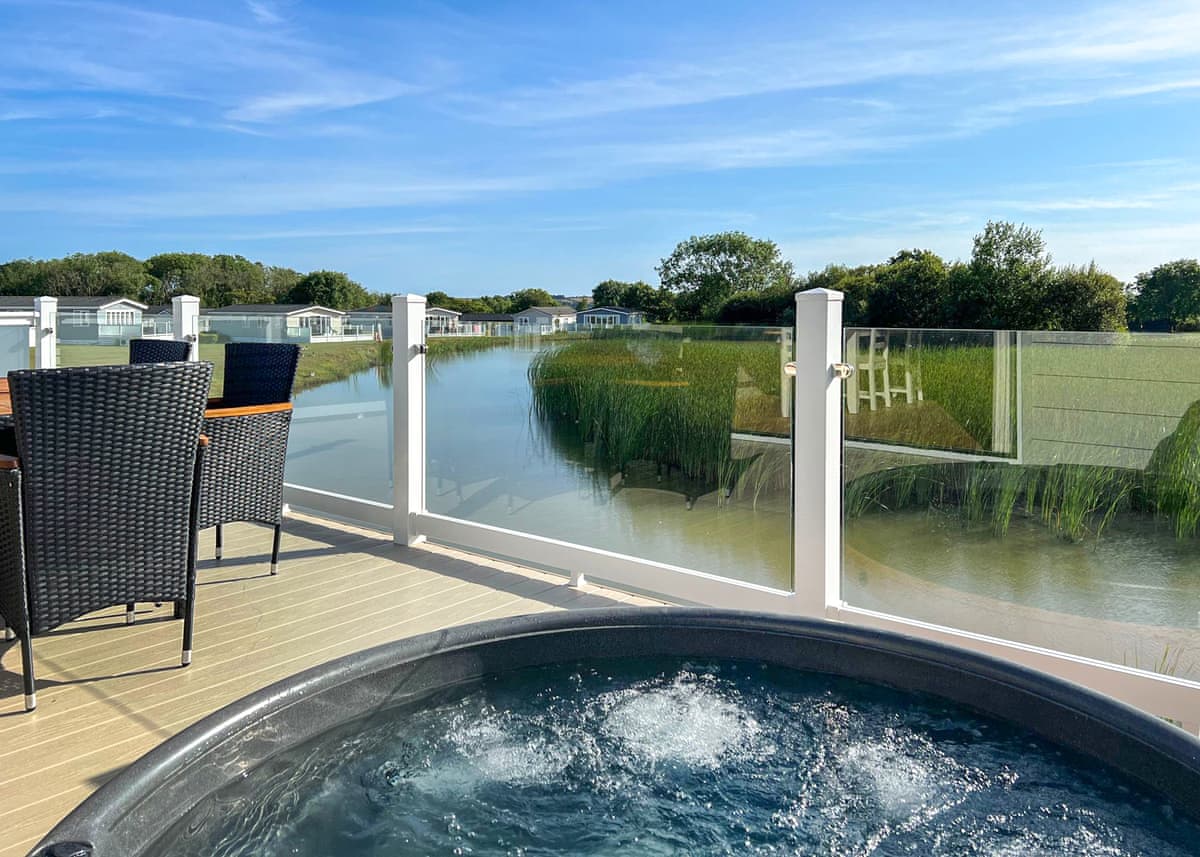 Florence Springs Lakeside Lodges - Holiday lodge in South Wales - Image 2