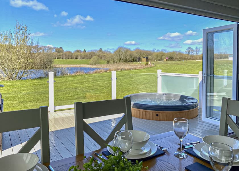 Hazel Lodge - Florence Springs Lakeside Lodges, St Florence, Tenby