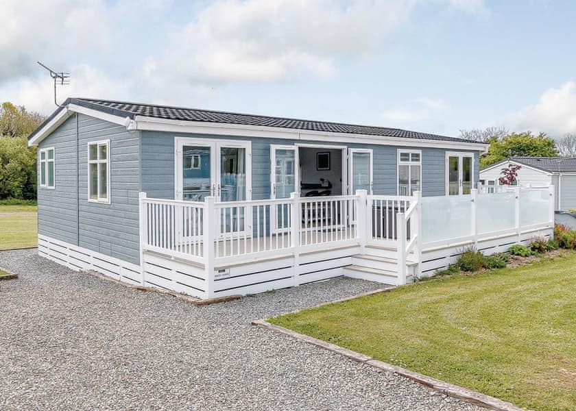 Beech Lodge - Florence Springs Lakeside Lodges, St Florence, Tenby