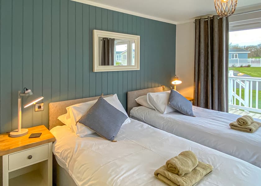 Beech Lodge - Florence Springs Lakeside Lodges, St Florence, Tenby