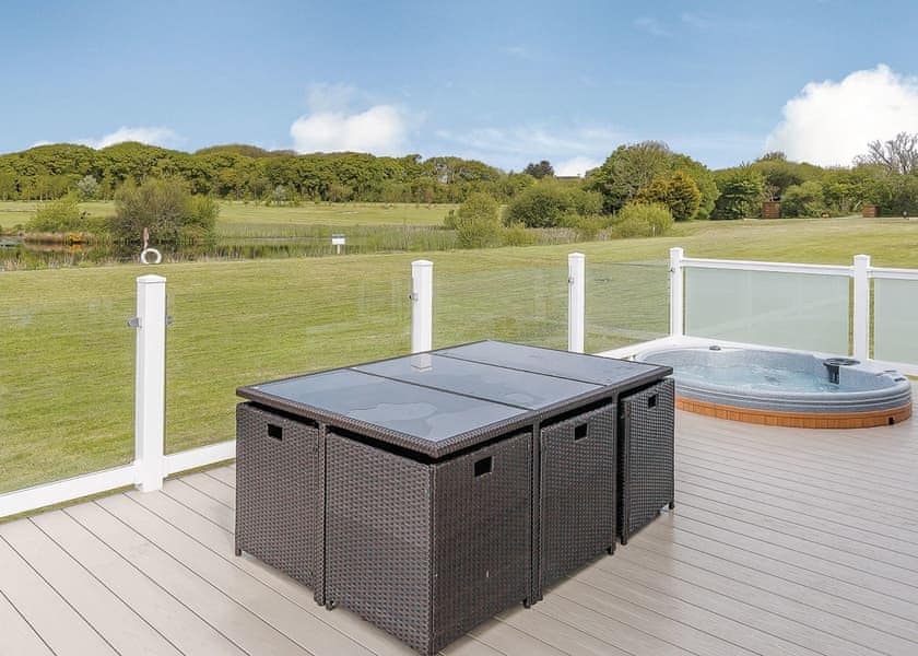 Willow Lodge - Florence Springs Lakeside Lodges, St Florence, Tenby