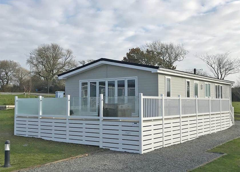 Holly Lodge - Florence Springs Lakeside Lodges, St Florence, Tenby