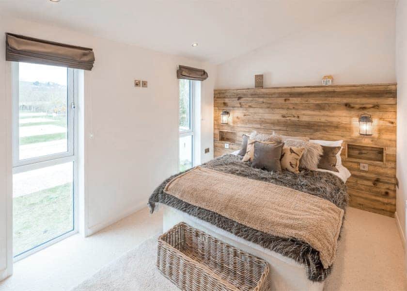 Pine Tree Lodge - Florence Springs Lakeside Lodges, St Florence, Tenby