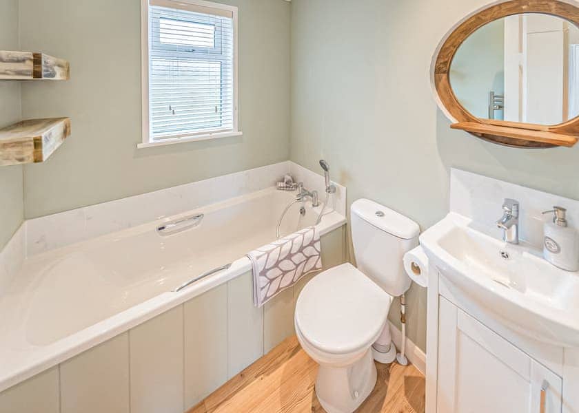 Pine Tree Lodge - Florence Springs Lakeside Lodges, St Florence, Tenby
