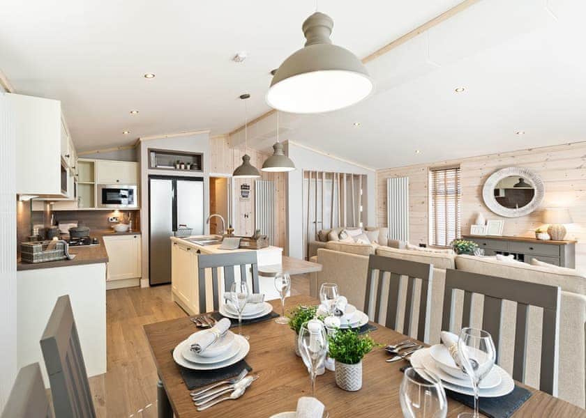 Camellia Lodge - Florence Springs Lakeside Lodges, St Florence, Tenby