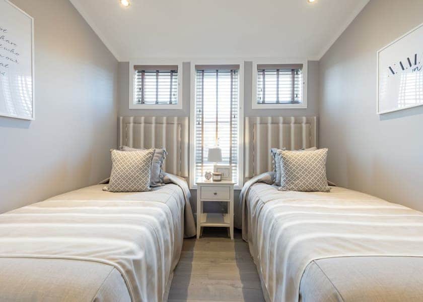 Camellia Lodge - Florence Springs Lakeside Lodges, St Florence, Tenby