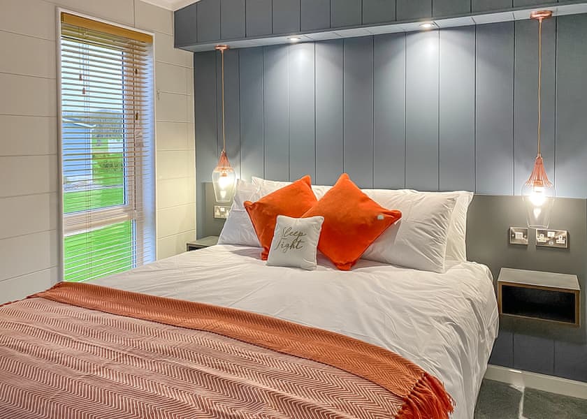 Snowdrop Lodge - Florence Springs Lakeside Lodges, St Florence, Tenby