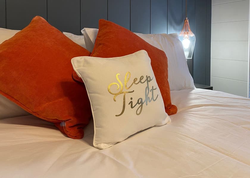 Snowdrop Lodge - Florence Springs Lakeside Lodges, St Florence, Tenby