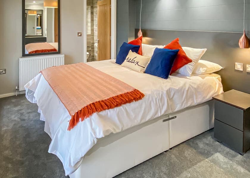 Adventure Lodge - Florence Springs Lakeside Lodges, St Florence, Tenby