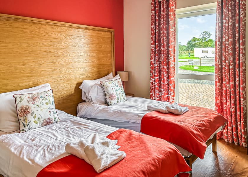 Minster - Flaxton Meadows Luxury Lodges, Flaxton