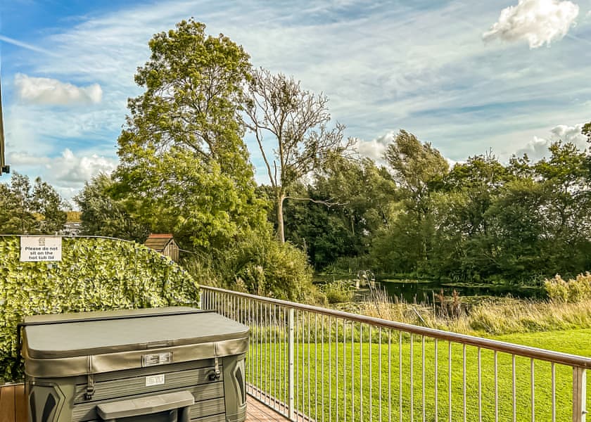 Kingfisher - Flaxton Meadows Luxury Lodges, Flaxton
