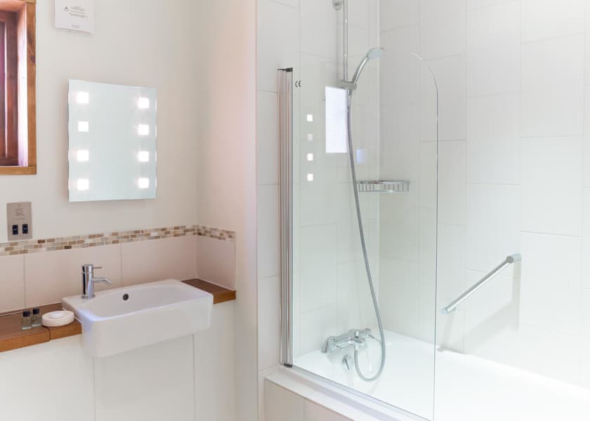 Golden Oak Treehouse (Pet) - Forest of Dean Lodges, Coleford