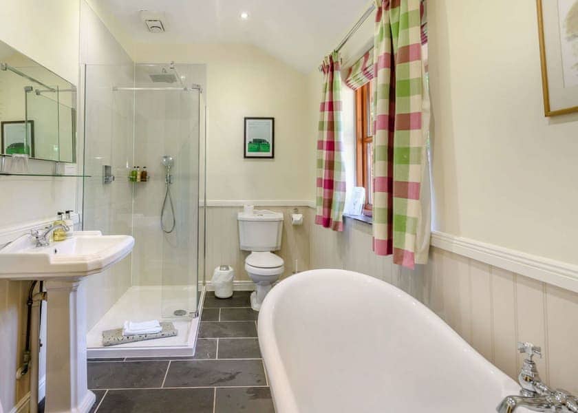 Berkeley Elite Spa - Ford Farm Lodges, Kilcot, Newent