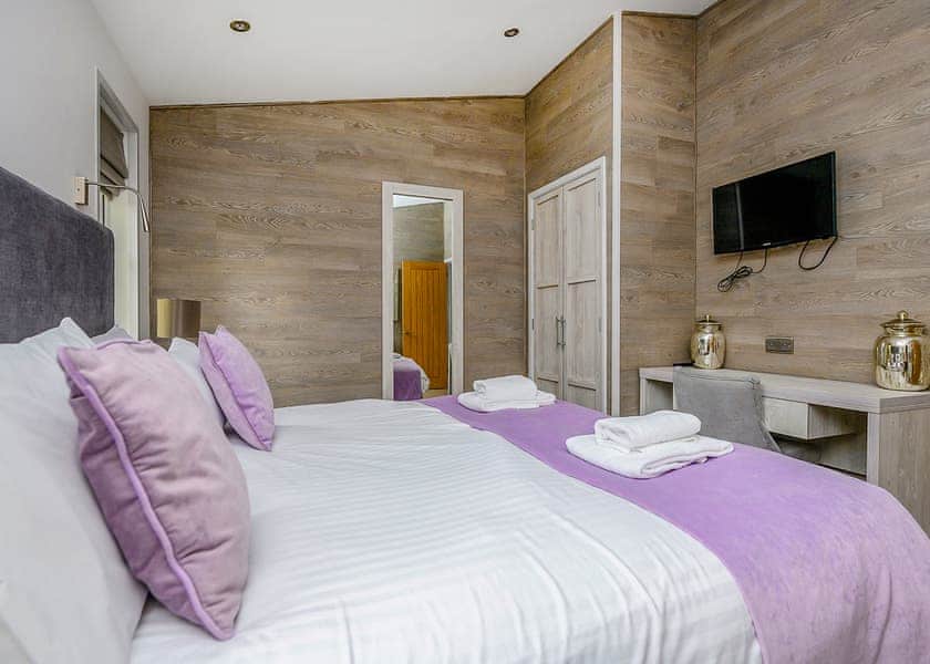 Platinum Spa Pet - Aspen Country Park, Bury St Edmunds