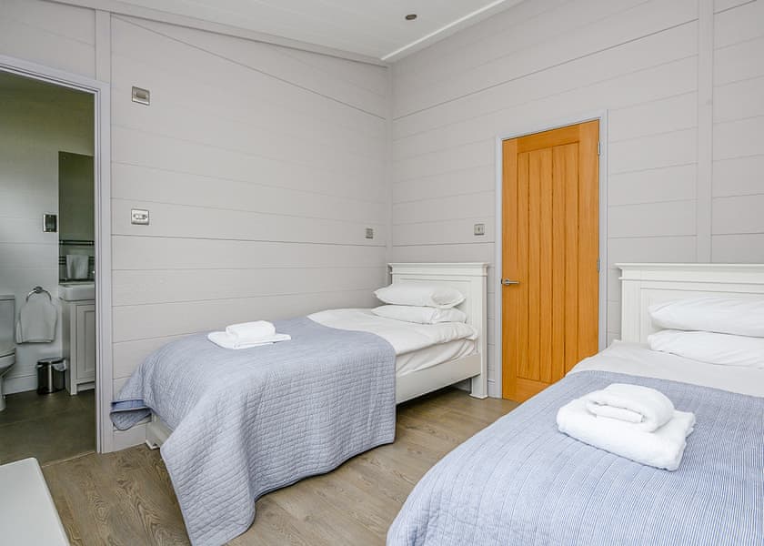 Signature Spa Pet - Aspen Country Park, Bury St Edmunds