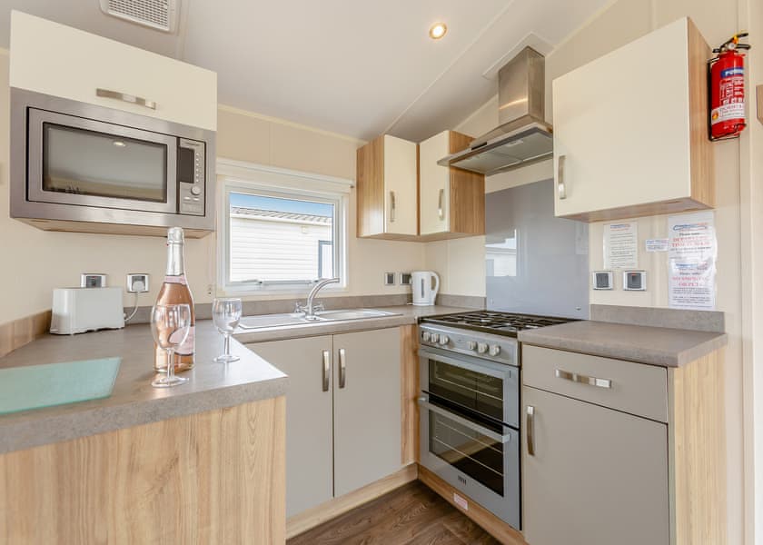 Sea Breeze - Freshwater Beach Holiday Park, Burton Bradstock, Bridport