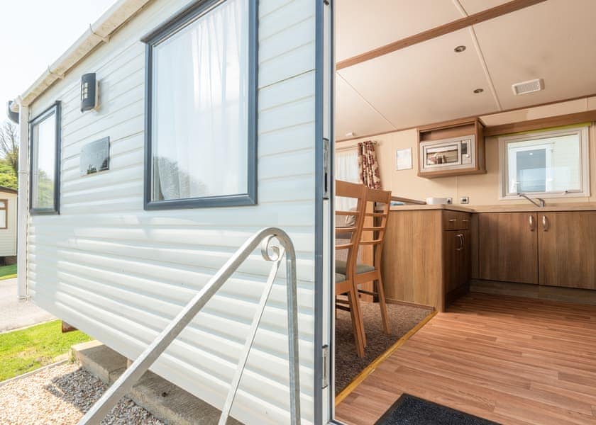 Sea Breeze Pet Friendly - Freshwater Beach Holiday Park, Burton Bradstock, Bridport
