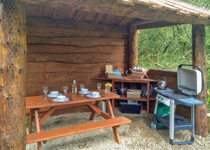 The Woodland Hideaway - Florence Springs Glamping, St Florence, Tenby