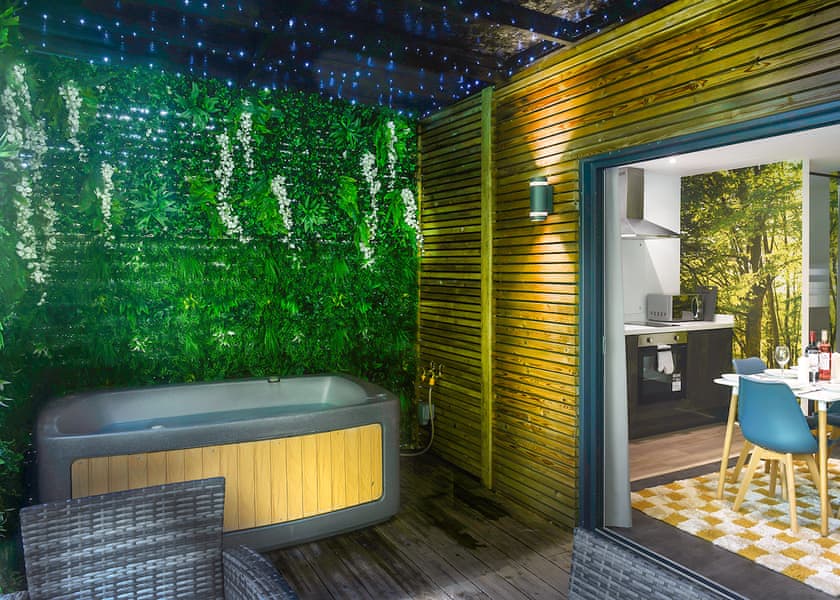 Floating Lodge  - Fairwood Lakes Holiday Park, Westbury