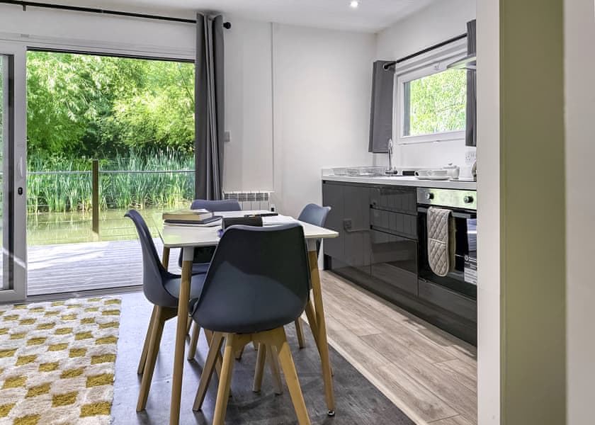 Floating Lodge  - Fairwood Lakes Holiday Park, Westbury