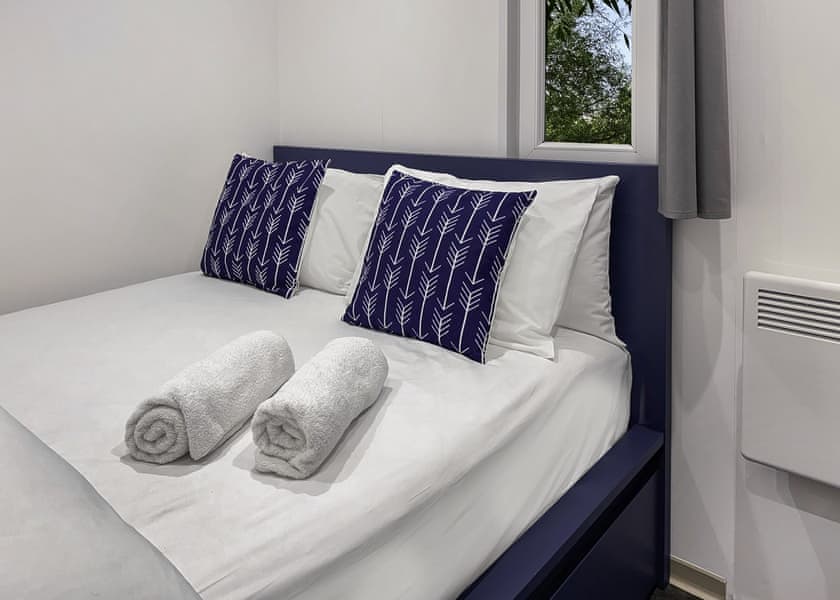 Floating Lodge  - Fairwood Lakes Holiday Park, Westbury