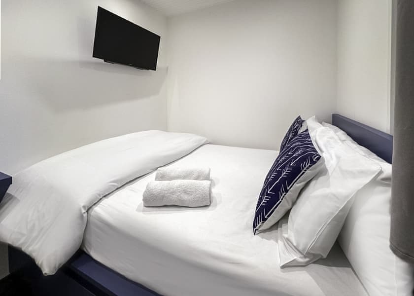 Floating Lodge  - Fairwood Lakes Holiday Park, Westbury