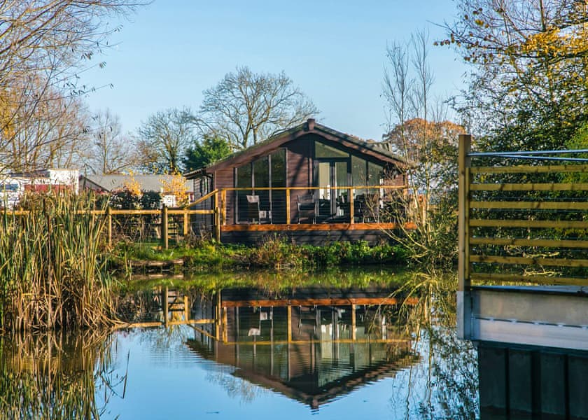 Lakeside Lodges (Pet) - Fairwood Lakes Holiday Park, Westbury