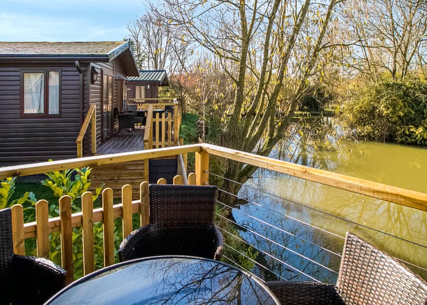 Lakeside Lodges (Pet) - Fairwood Lakes Holiday Park, Westbury