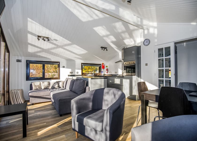 Lakeside Lodges (Pet) - Fairwood Lakes Holiday Park, Westbury