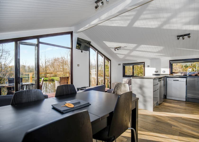 Lakeside Lodges (Pet) - Fairwood Lakes Holiday Park, Westbury