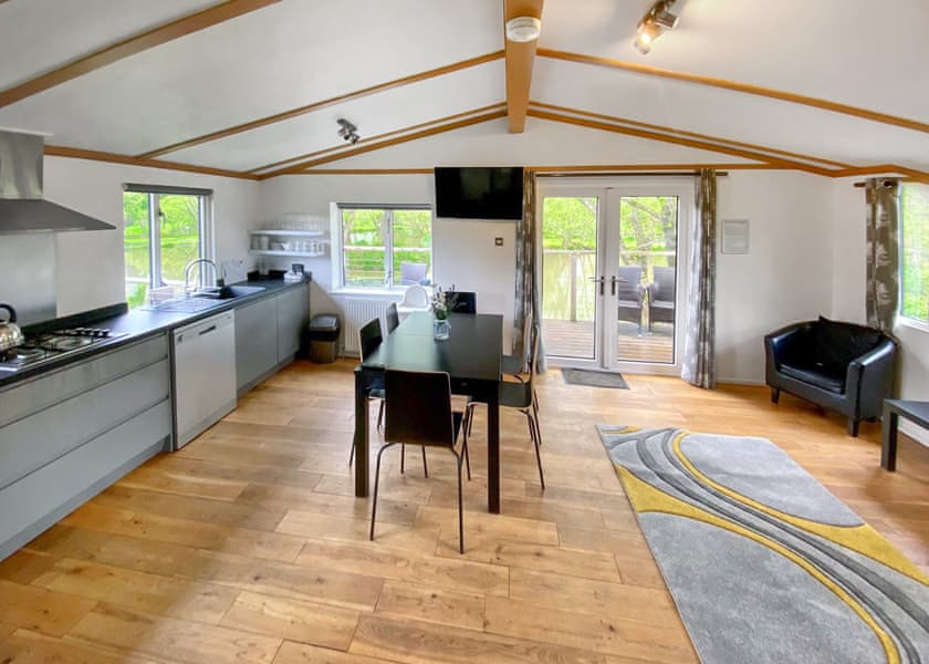 Lakeside Lodges (Pet) - Fairwood Lakes Holiday Park, Westbury