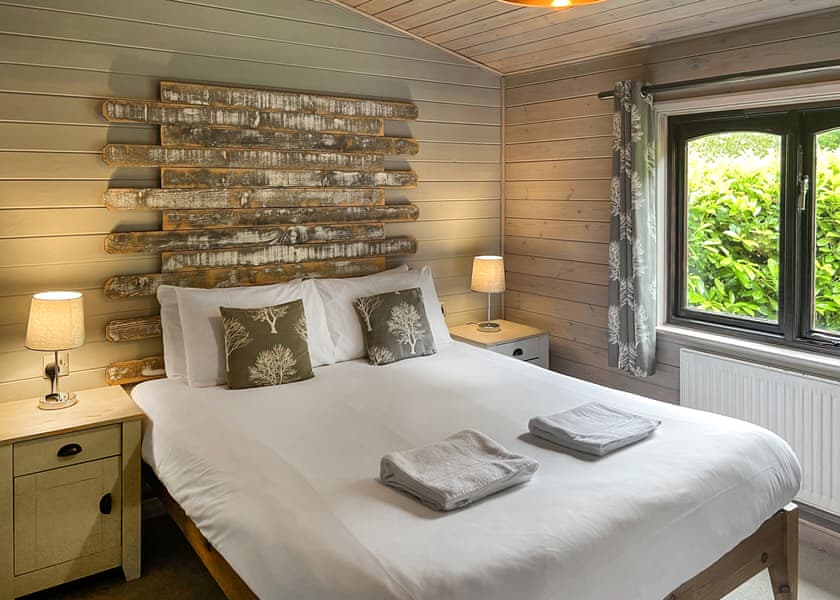 Lakeside Lodges (Pet) - Fairwood Lakes Holiday Park, Westbury