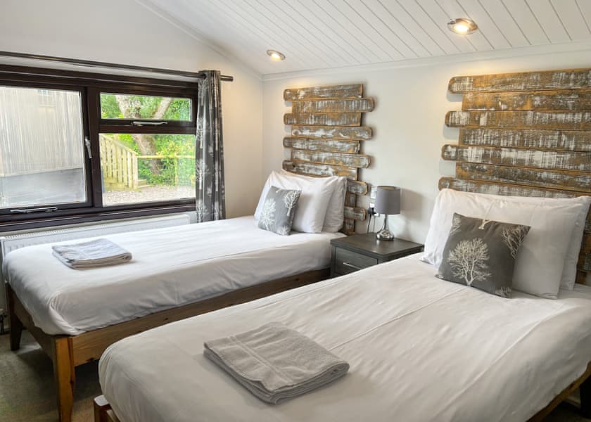 Lakeside Lodges (Pet) - Fairwood Lakes Holiday Park, Westbury