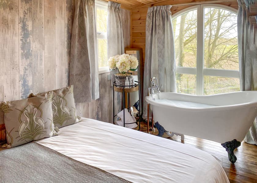 Cozy Cabin 1 - Fairwood Lakes Holiday Park, Westbury