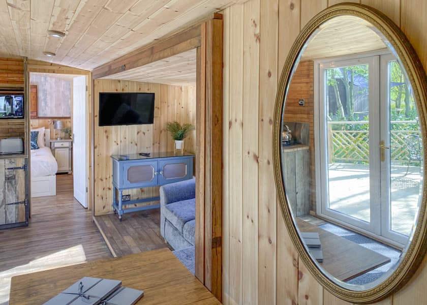 Cozy Cabin 2 - Fairwood Lakes Holiday Park, Westbury