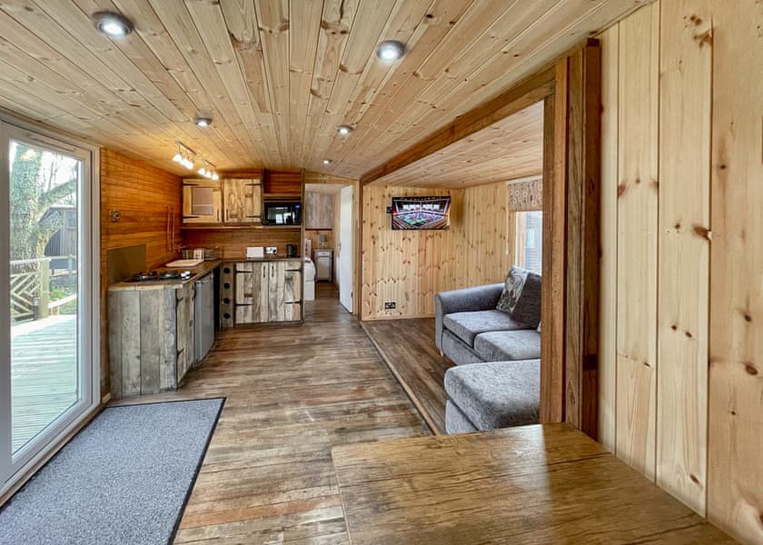 Cozy Cabin 2 - Fairwood Lakes Holiday Park, Westbury