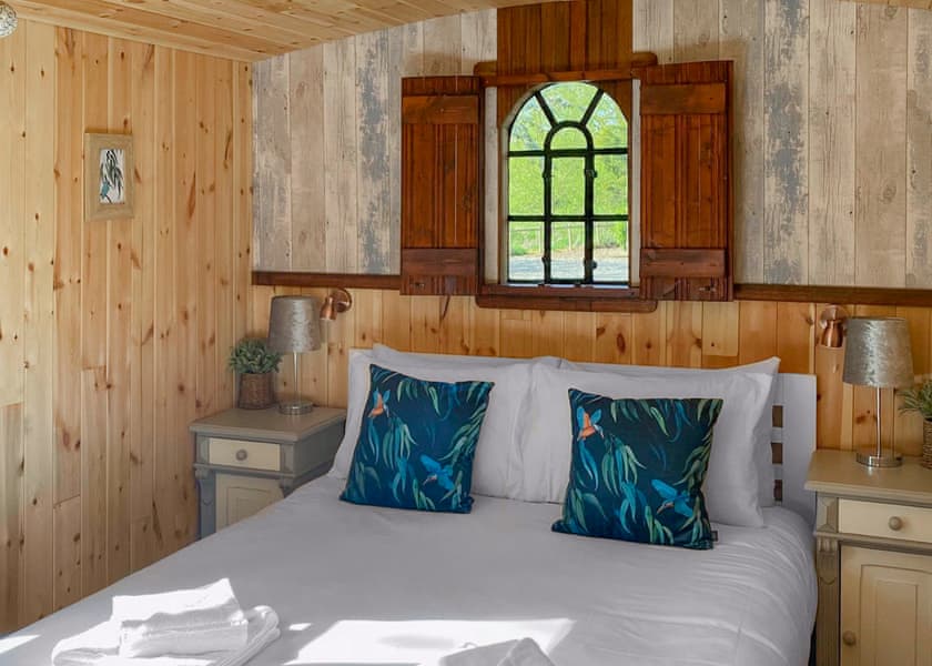 Cozy Cabin 2 - Fairwood Lakes Holiday Park, Westbury