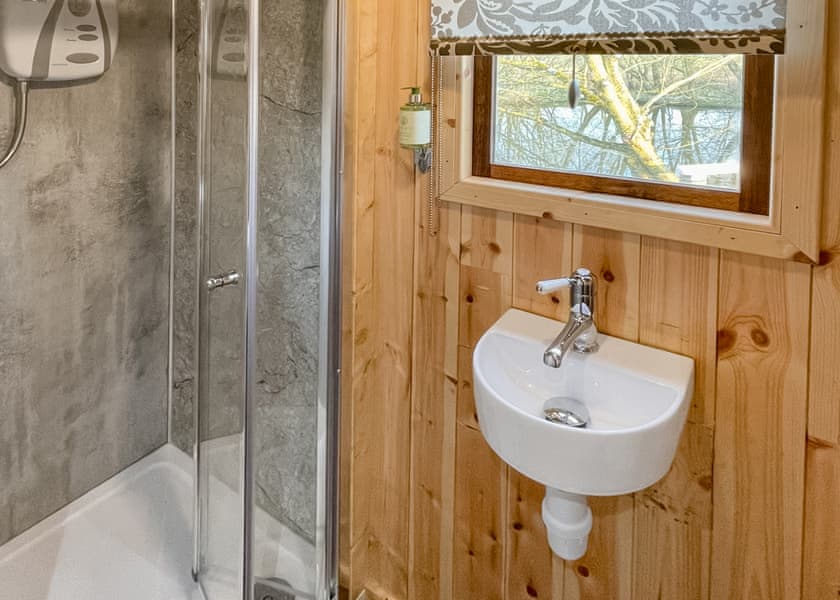 Cozy Cabin 2 - Fairwood Lakes Holiday Park, Westbury
