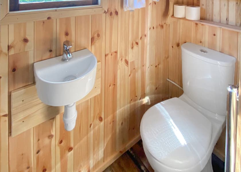 Cozy Cabin 2 - Fairwood Lakes Holiday Park, Westbury