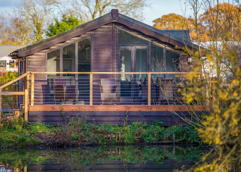 Lakeside Lodges - Fairwood Lakes Holiday Park, Westbury