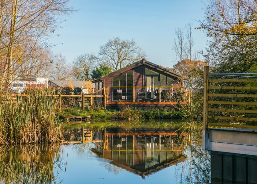 Lakeside Lodges - Fairwood Lakes Holiday Park, Westbury