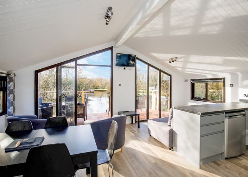 Lakeside Lodges - Fairwood Lakes Holiday Park, Westbury