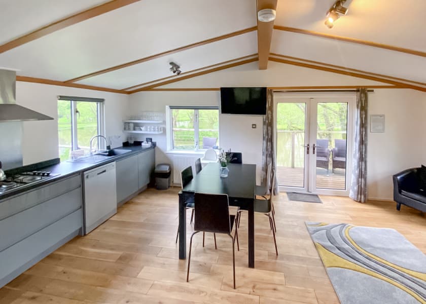 Lakeside Lodges - Fairwood Lakes Holiday Park, Westbury